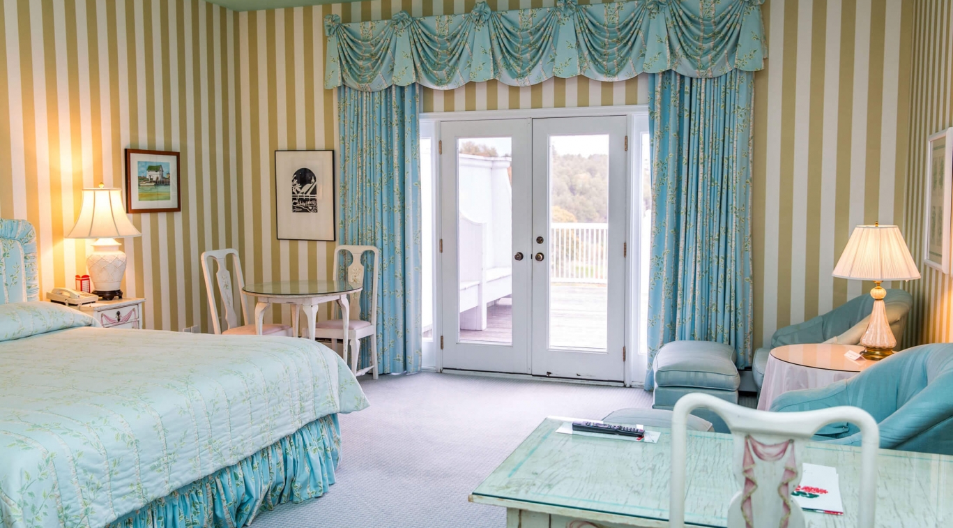 King Named Rooms Balcony - Mackinac Suite