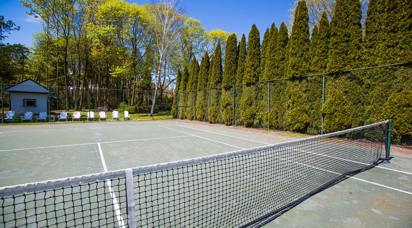 An empty tennis court